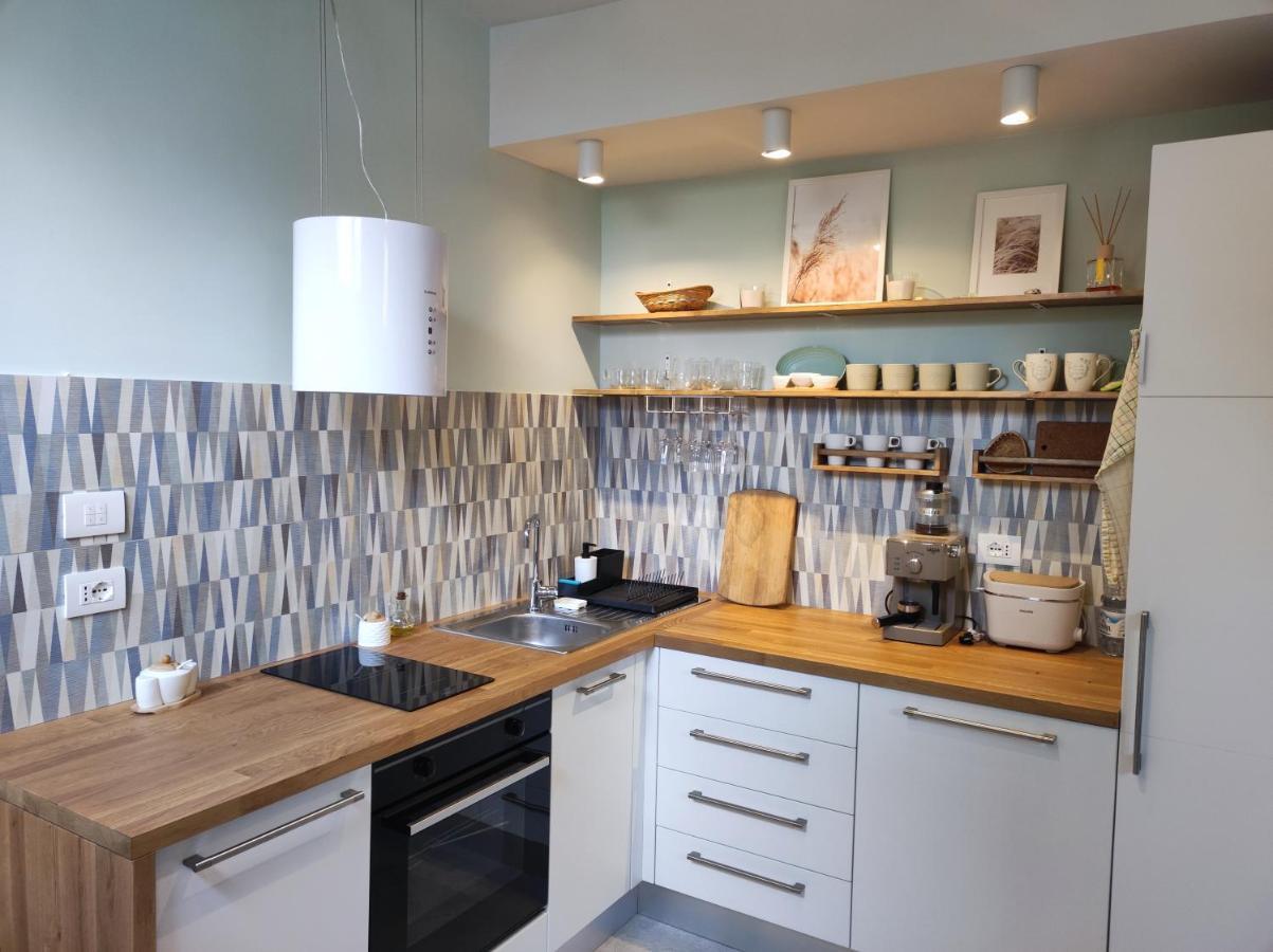 New Apartment In Historical Center Near Lake Riva del Garda Esterno foto