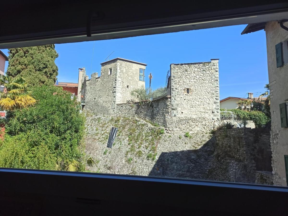 New Apartment In Historical Center Near Lake Riva del Garda Esterno foto