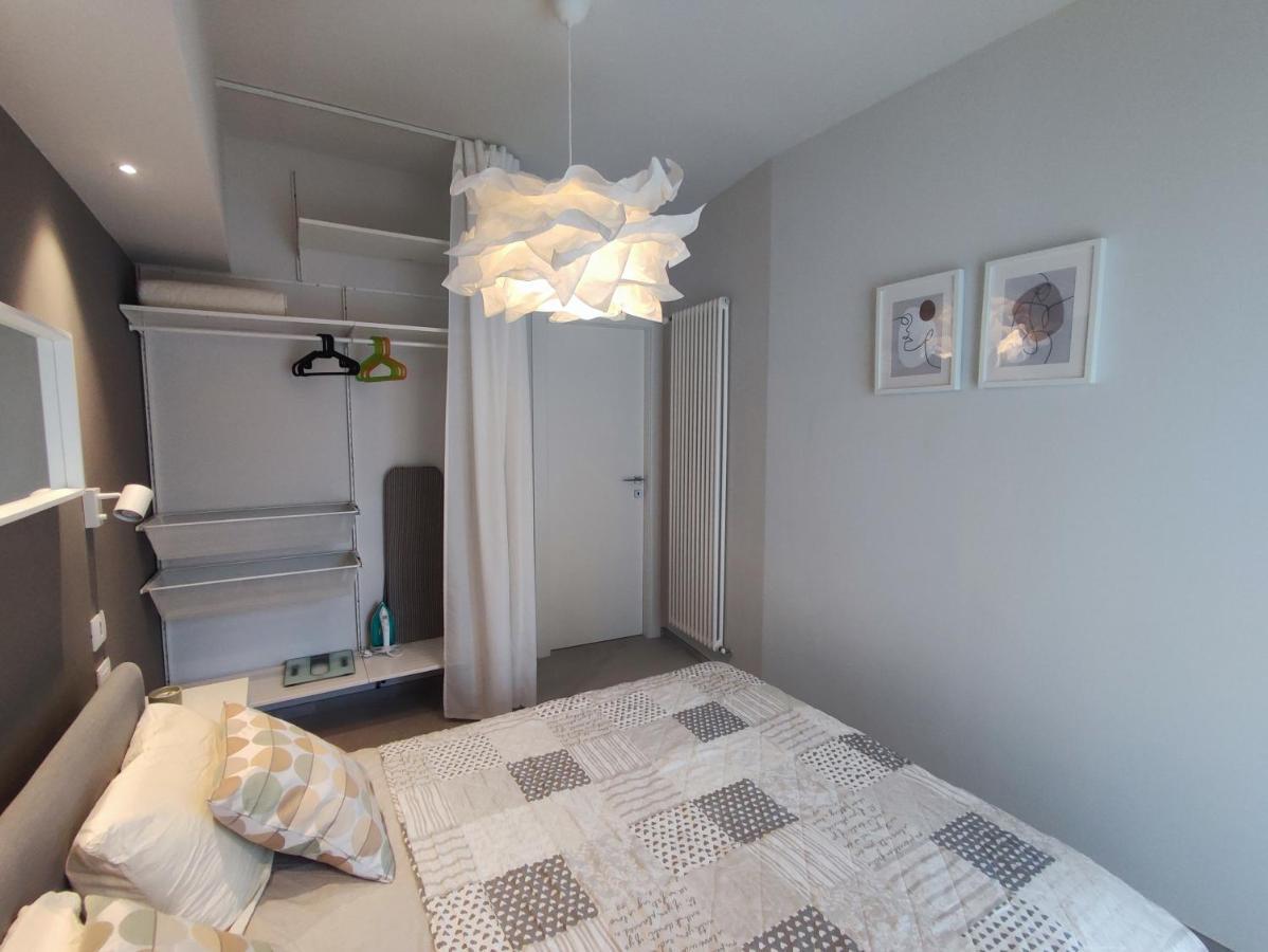 New Apartment In Historical Center Near Lake Riva del Garda Esterno foto