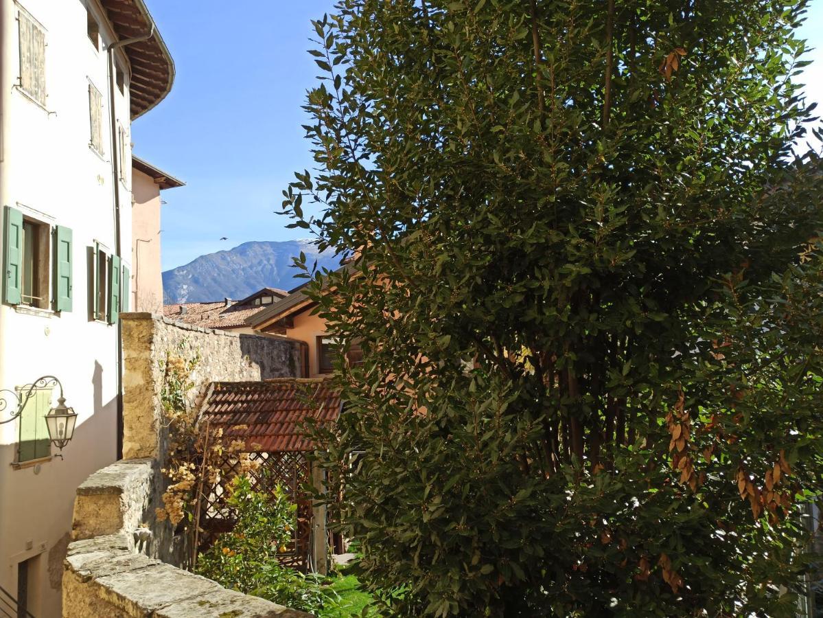 New Apartment In Historical Center Near Lake Riva del Garda Esterno foto