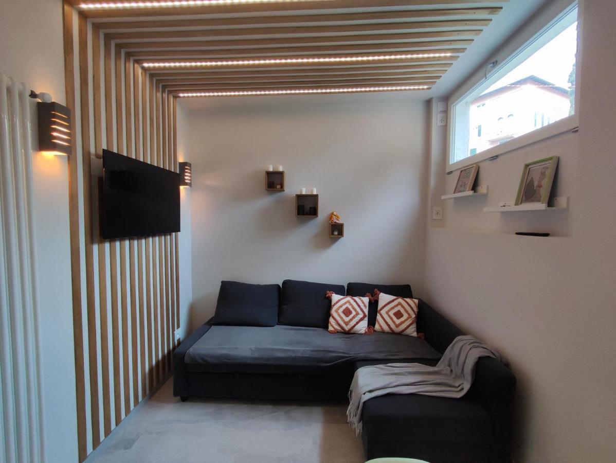 New Apartment In Historical Center Near Lake Riva del Garda Esterno foto