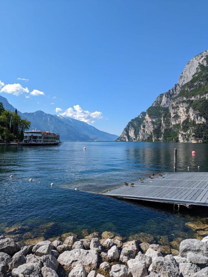New Apartment In Historical Center Near Lake Riva del Garda Esterno foto