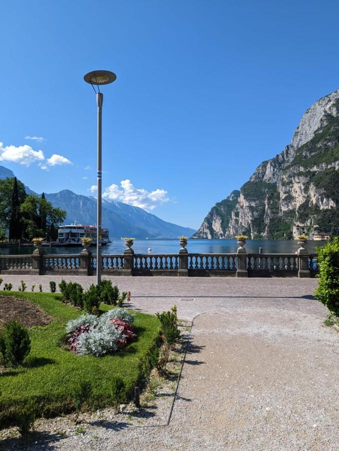 New Apartment In Historical Center Near Lake Riva del Garda Esterno foto