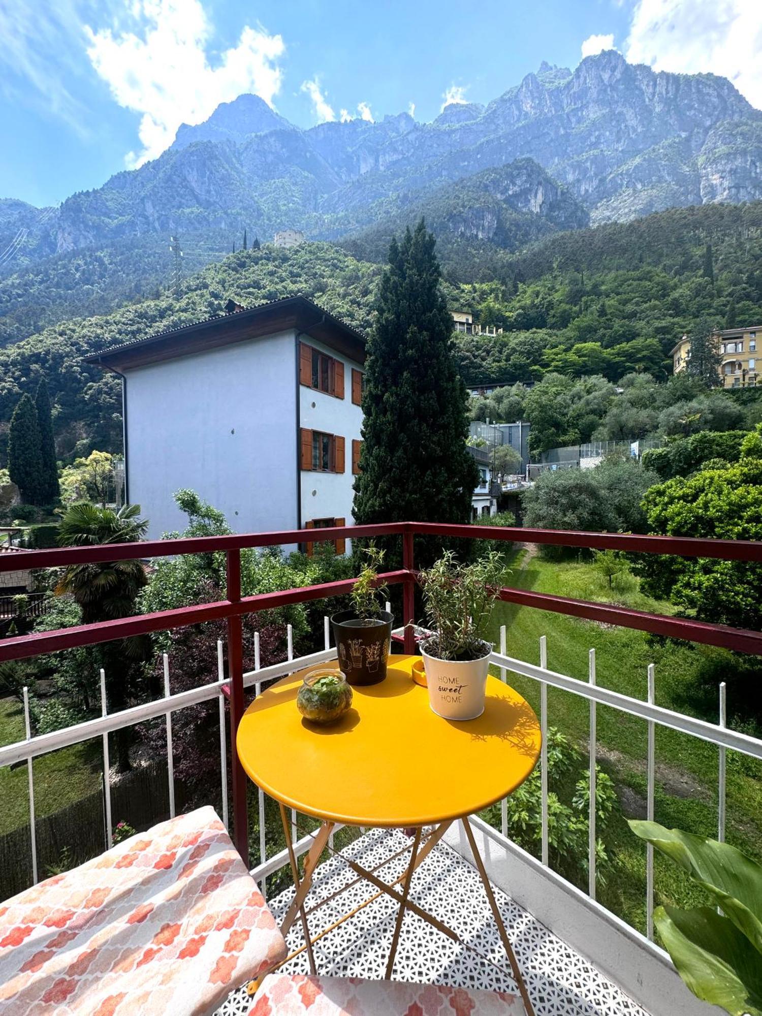 New Apartment In Historical Center Near Lake Riva del Garda Esterno foto