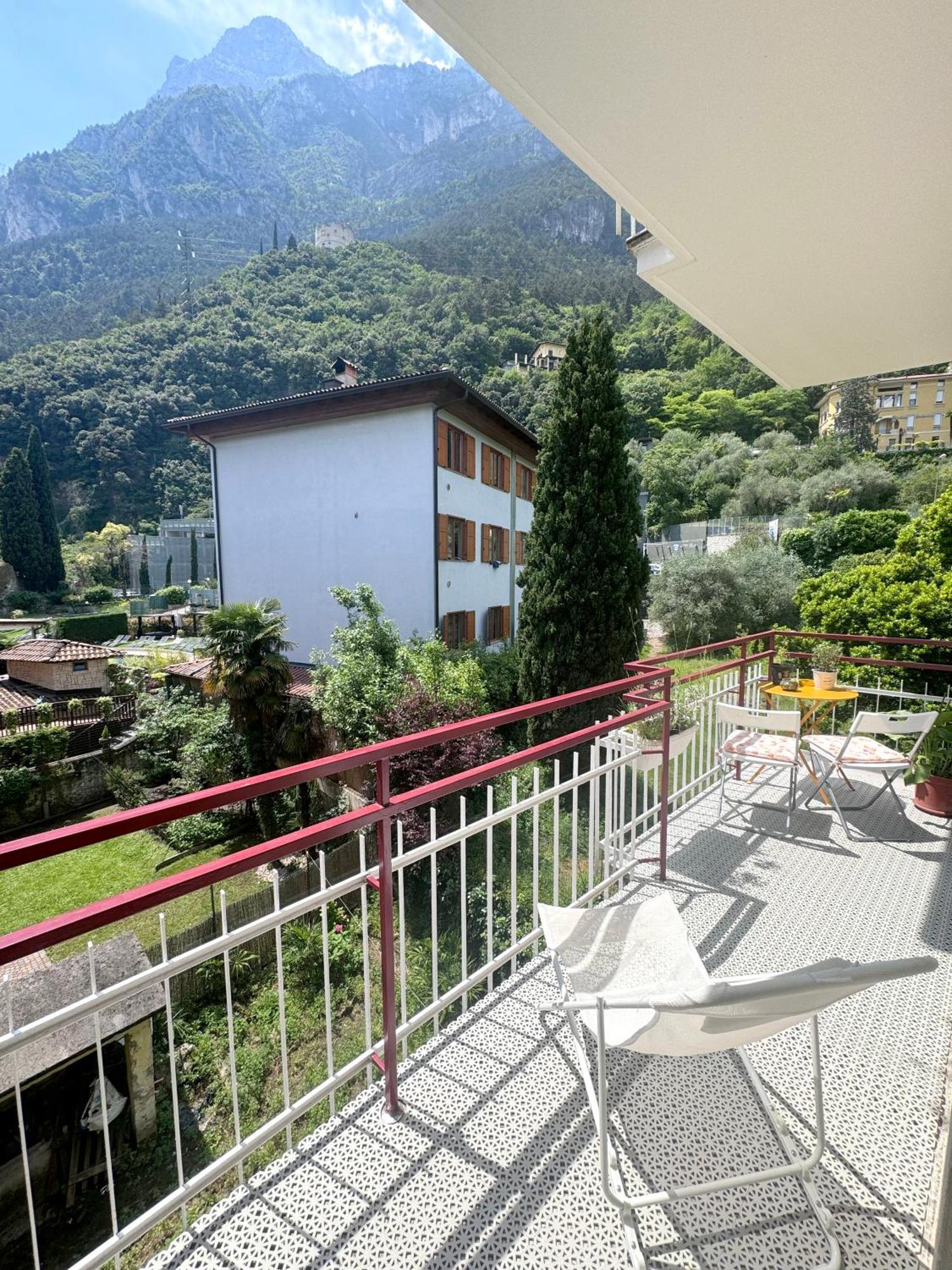 New Apartment In Historical Center Near Lake Riva del Garda Esterno foto