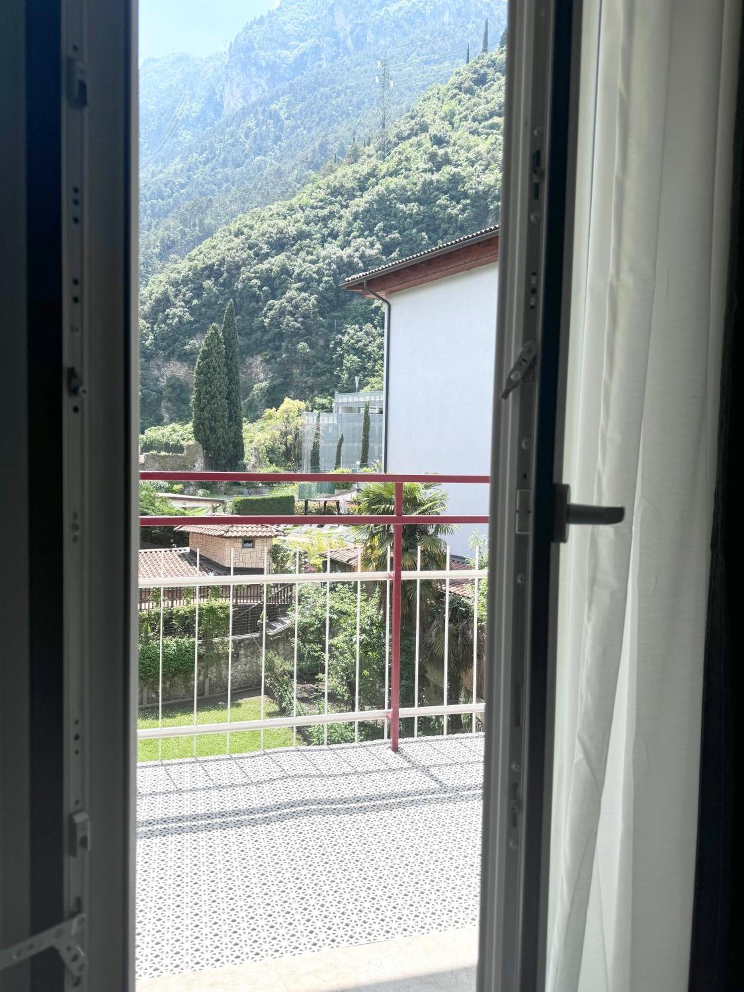 New Apartment In Historical Center Near Lake Riva del Garda Esterno foto
