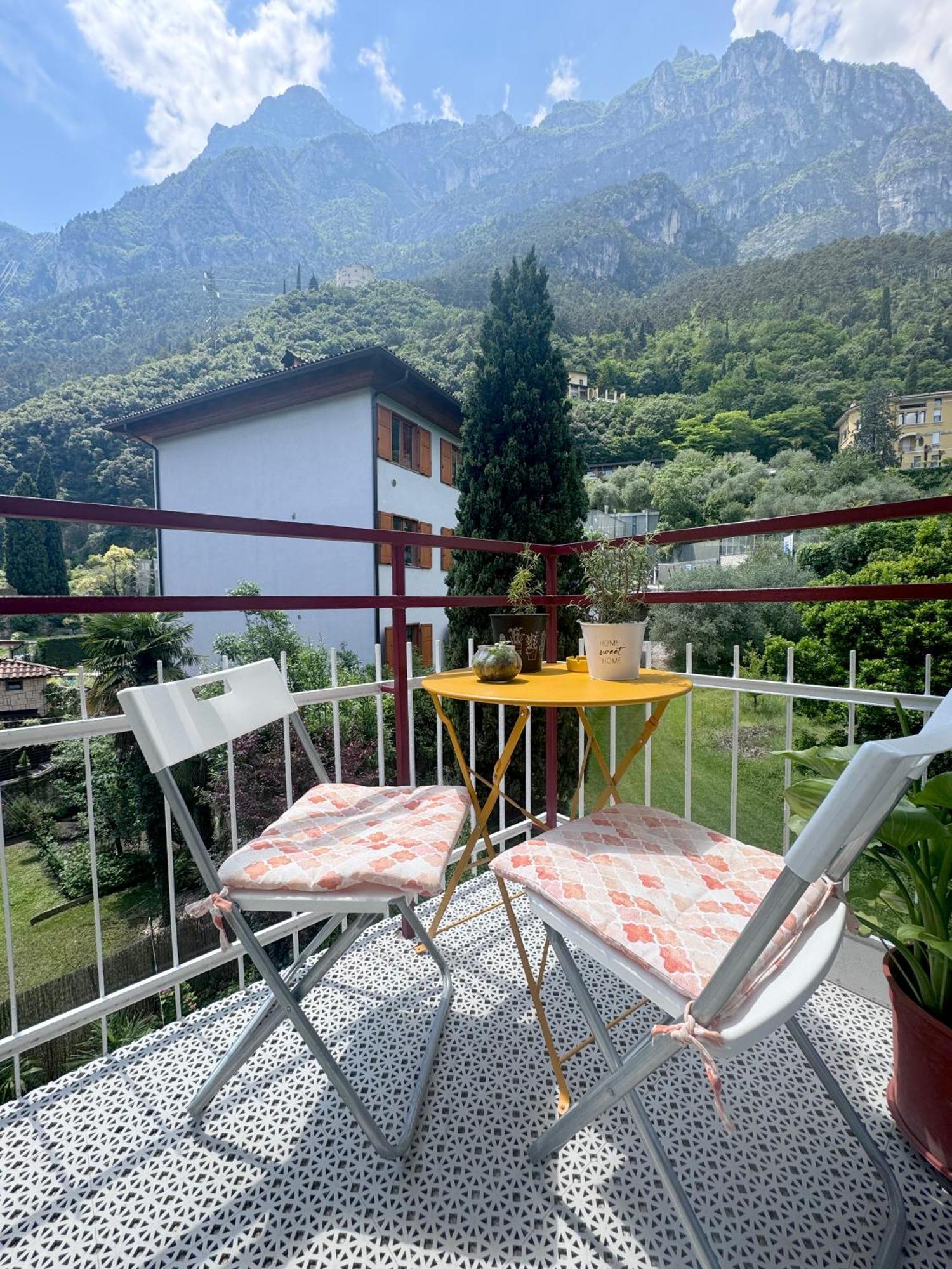 New Apartment In Historical Center Near Lake Riva del Garda Esterno foto