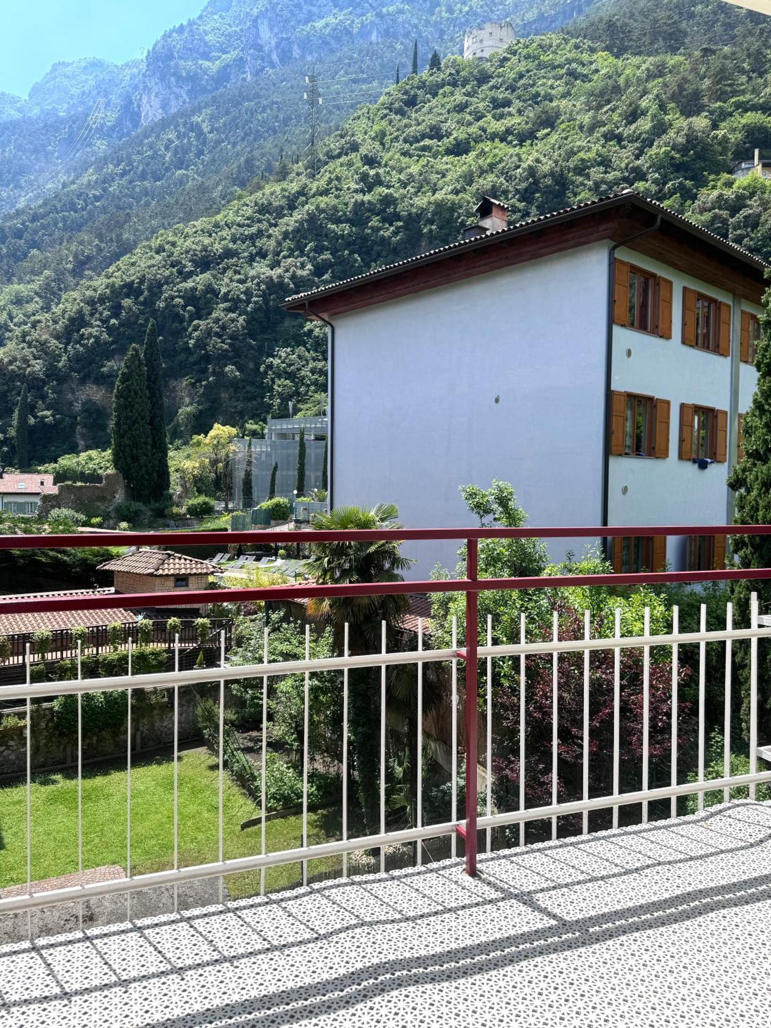 New Apartment In Historical Center Near Lake Riva del Garda Esterno foto
