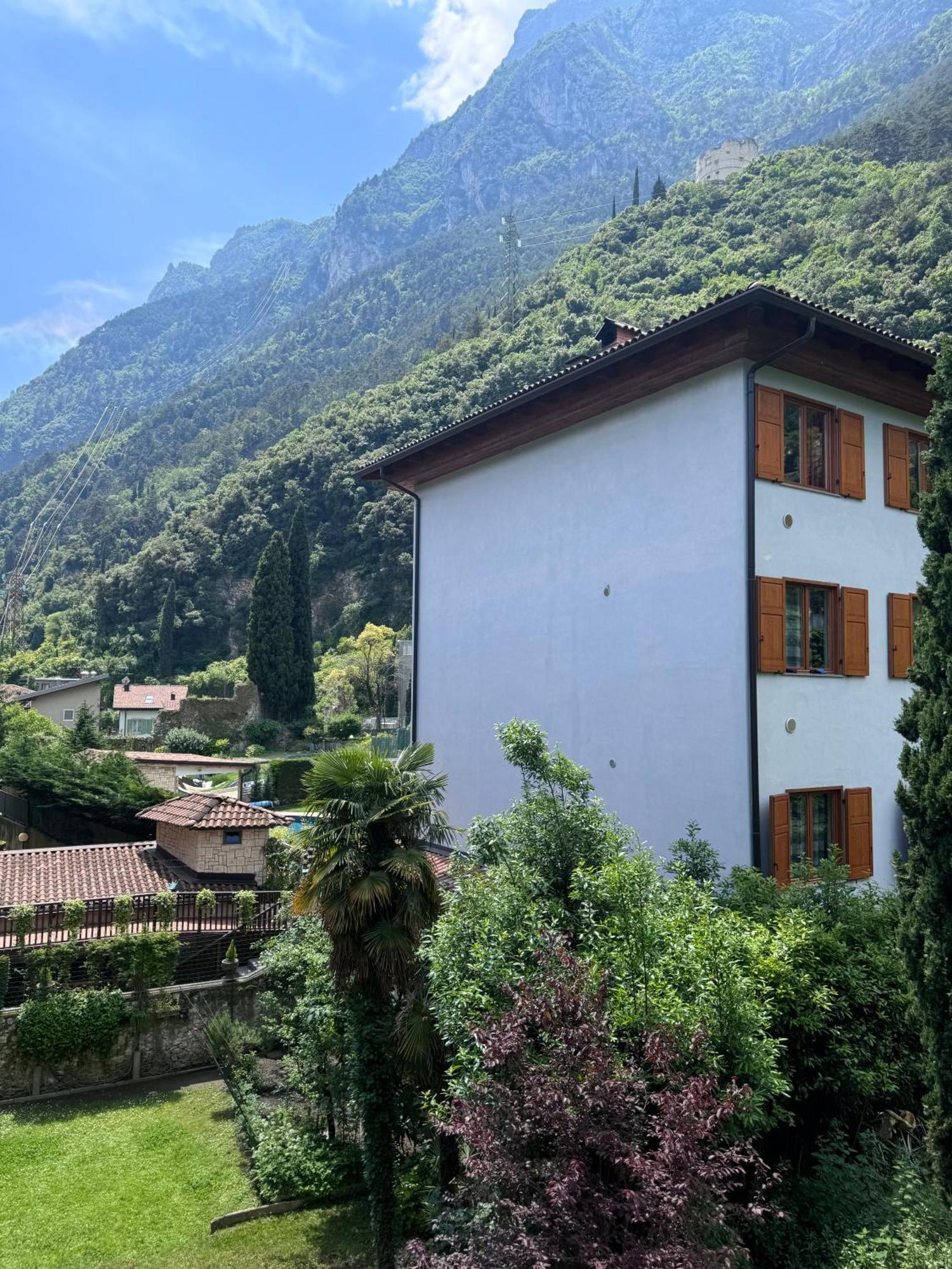New Apartment In Historical Center Near Lake Riva del Garda Esterno foto