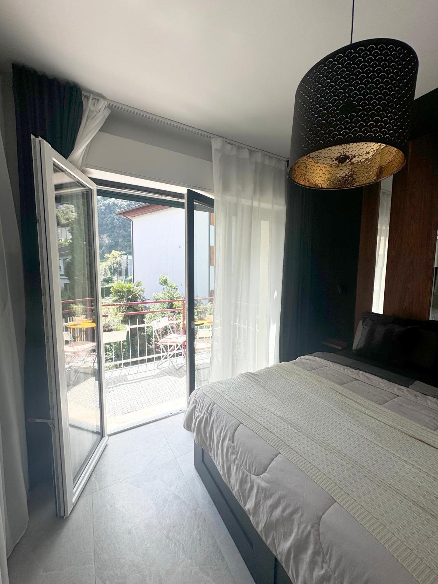 New Apartment In Historical Center Near Lake Riva del Garda Esterno foto