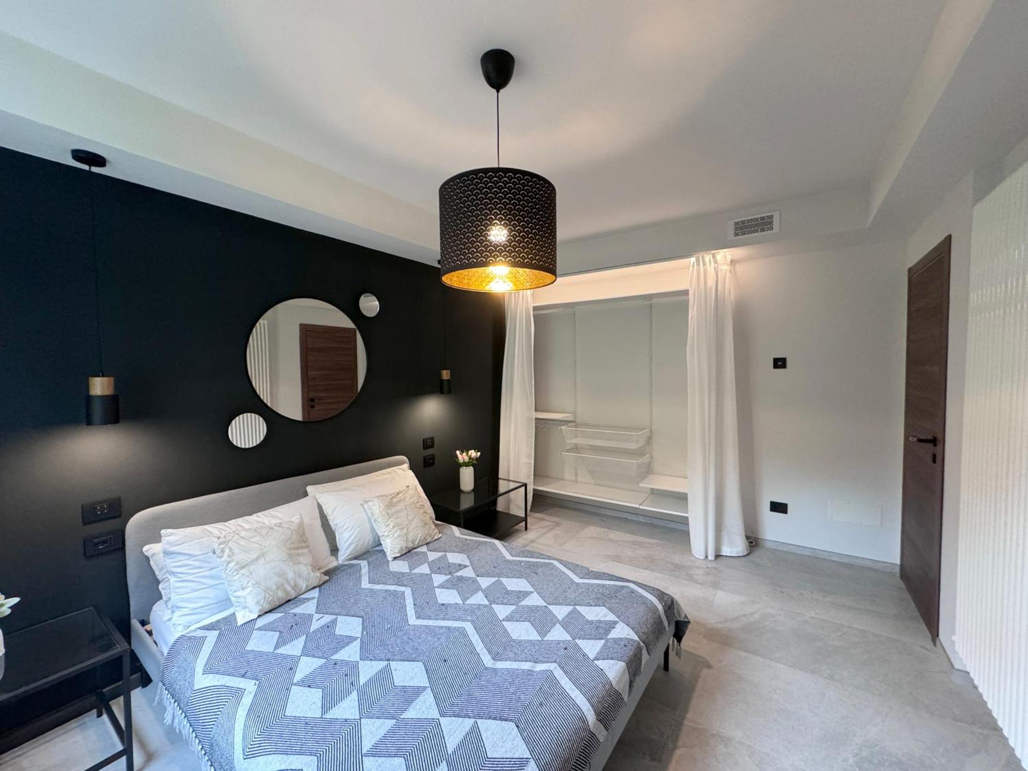 New Apartment In Historical Center Near Lake Riva del Garda Esterno foto