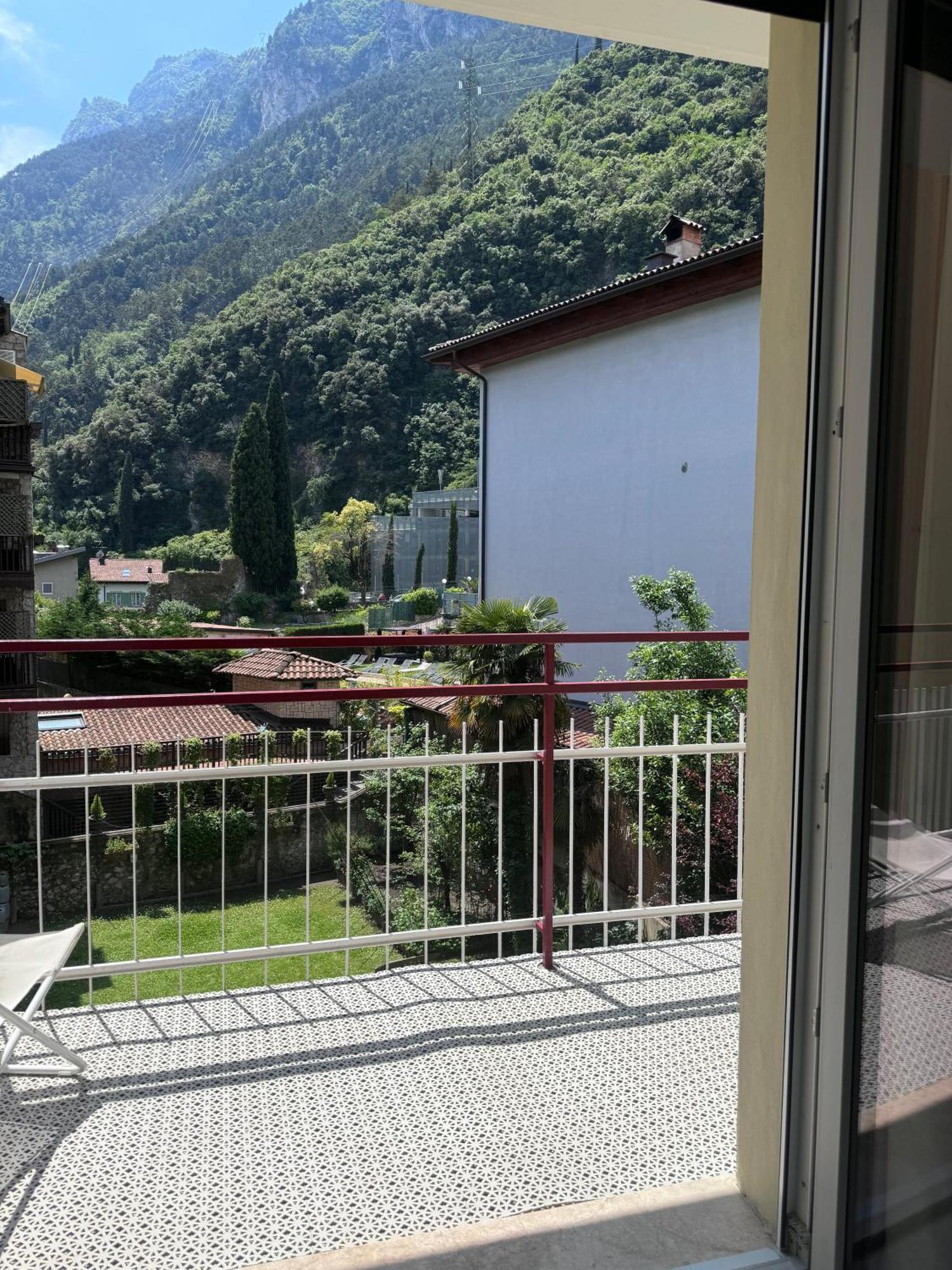 New Apartment In Historical Center Near Lake Riva del Garda Esterno foto