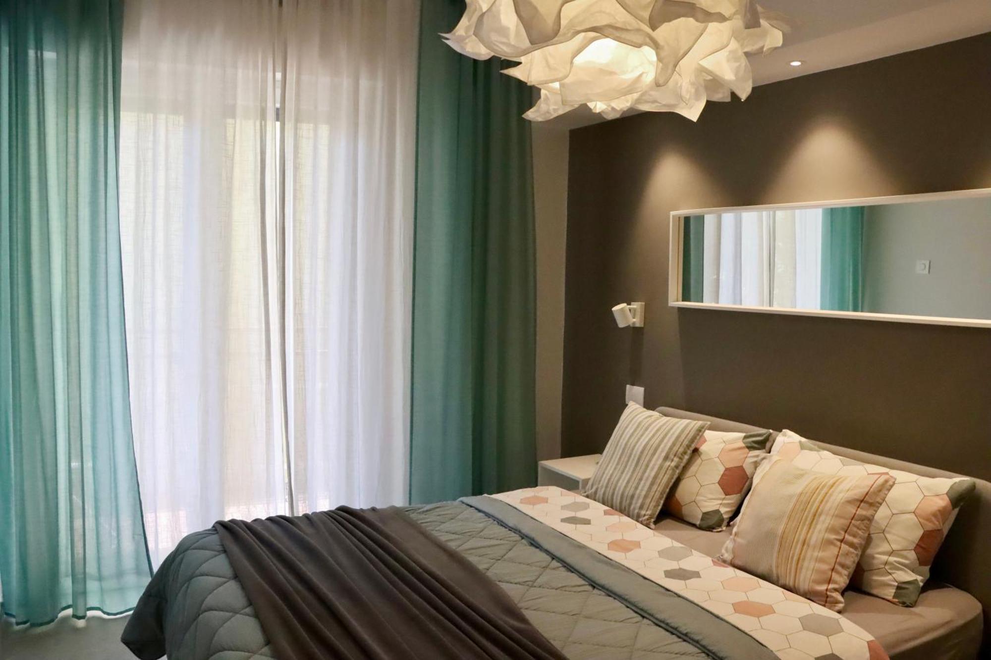 New Apartment In Historical Center Near Lake Riva del Garda Esterno foto