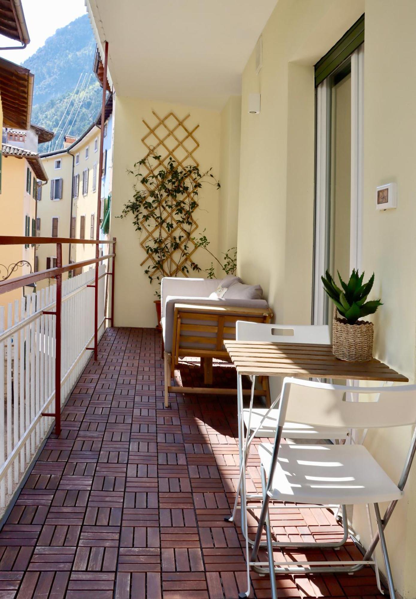 New Apartment In Historical Center Near Lake Riva del Garda Esterno foto