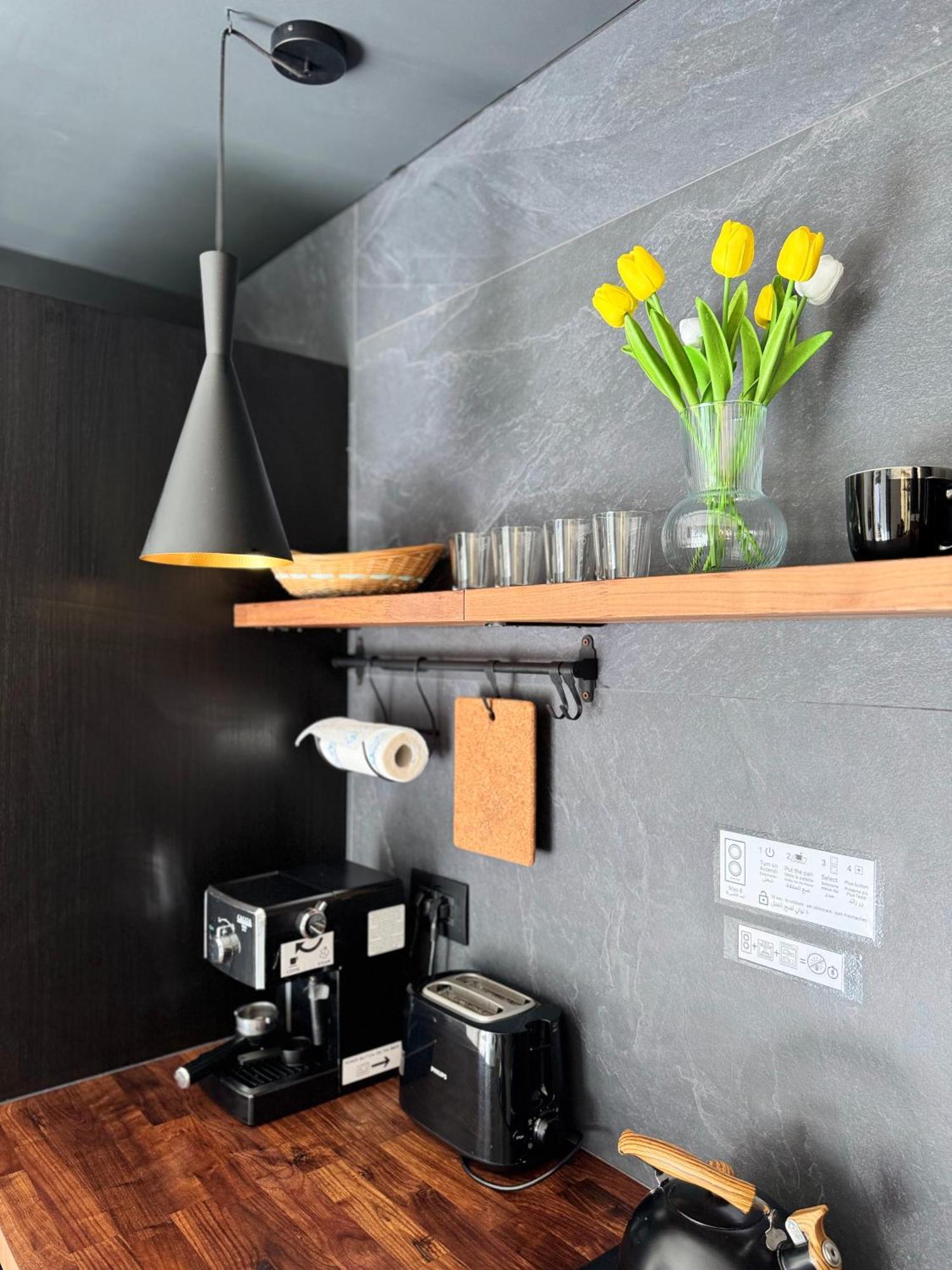 New Apartment In Historical Center Near Lake Riva del Garda Esterno foto