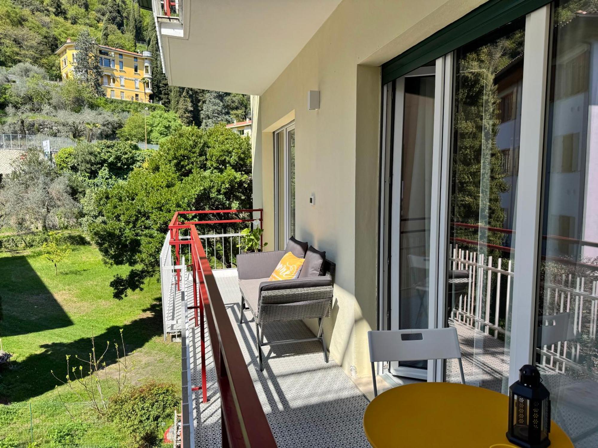 New Apartment In Historical Center Near Lake Riva del Garda Esterno foto
