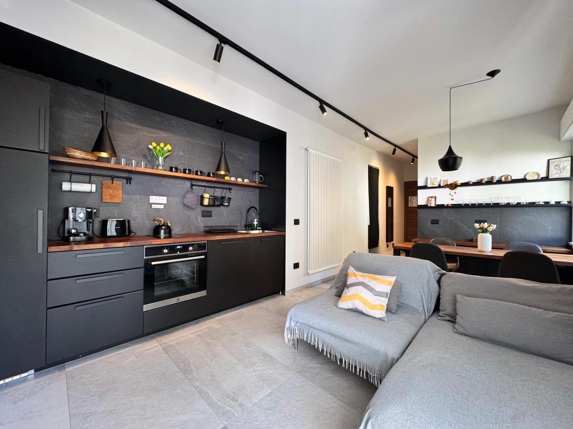 New Apartment In Historical Center Near Lake Riva del Garda Esterno foto
