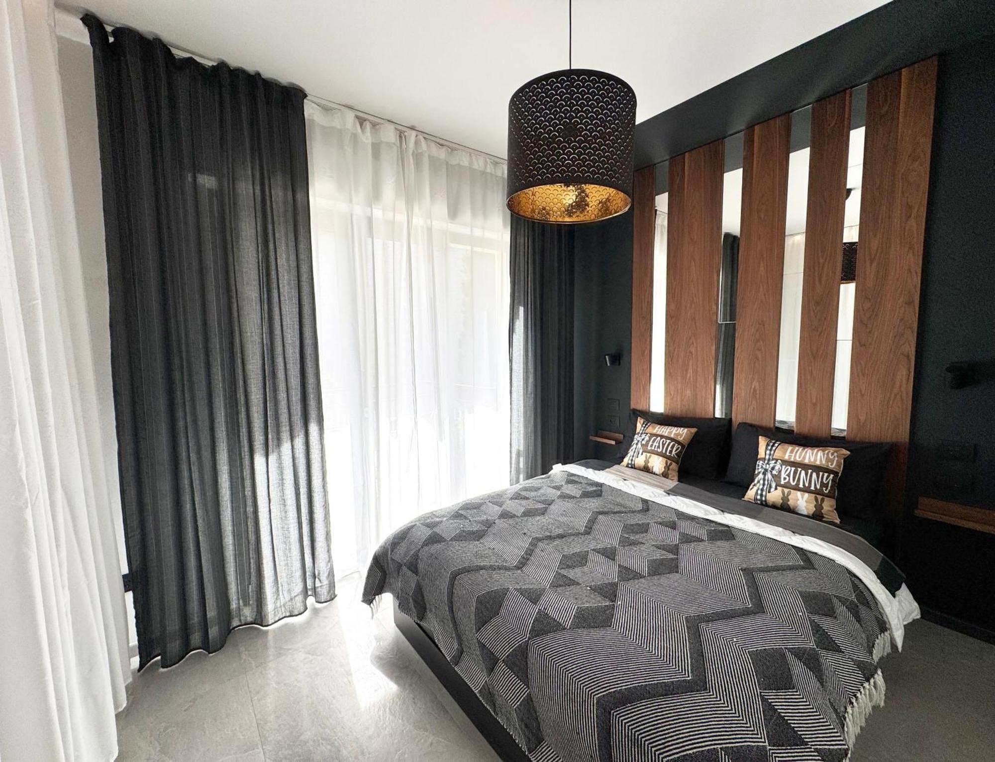 New Apartment In Historical Center Near Lake Riva del Garda Esterno foto