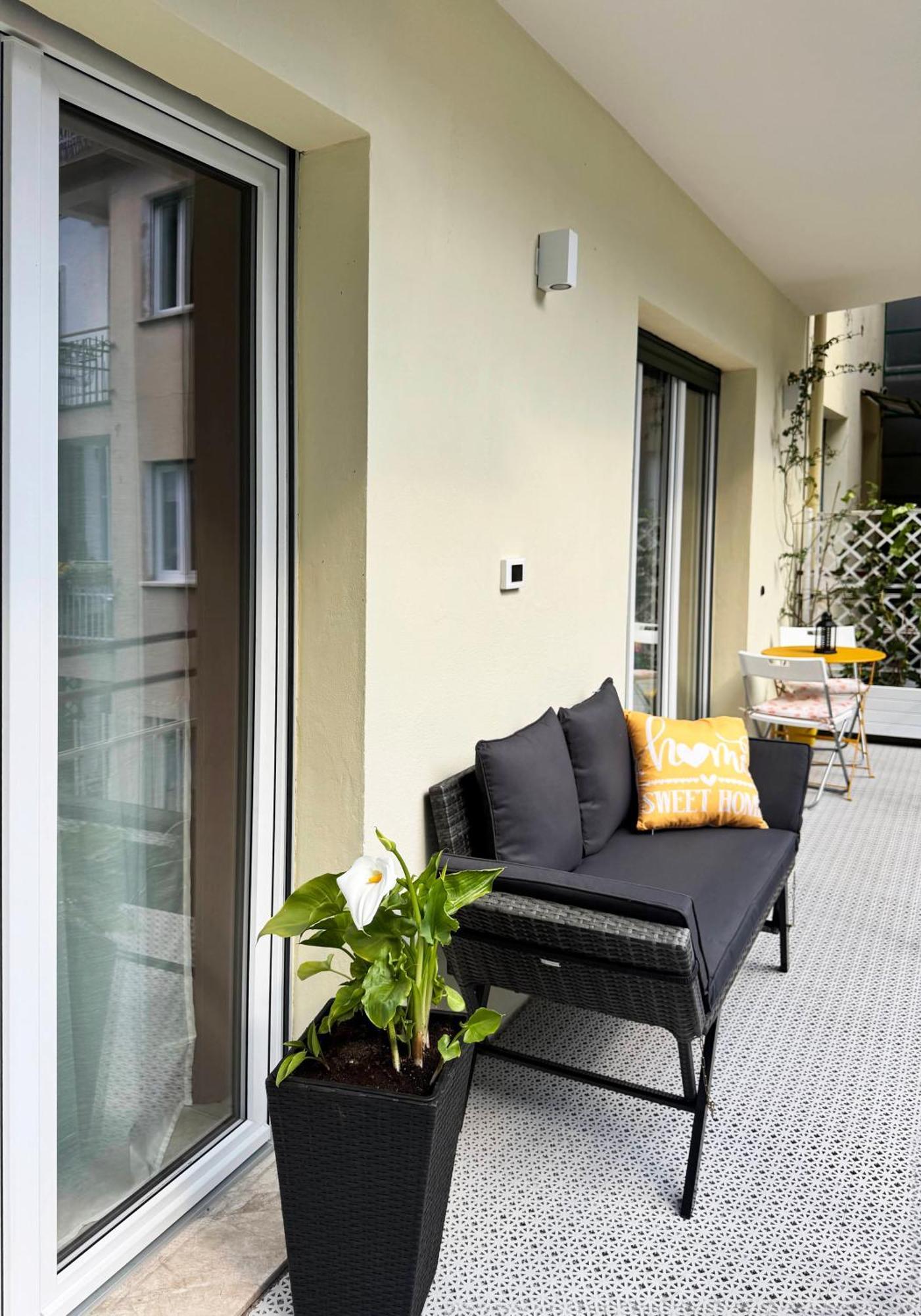 New Apartment In Historical Center Near Lake Riva del Garda Esterno foto