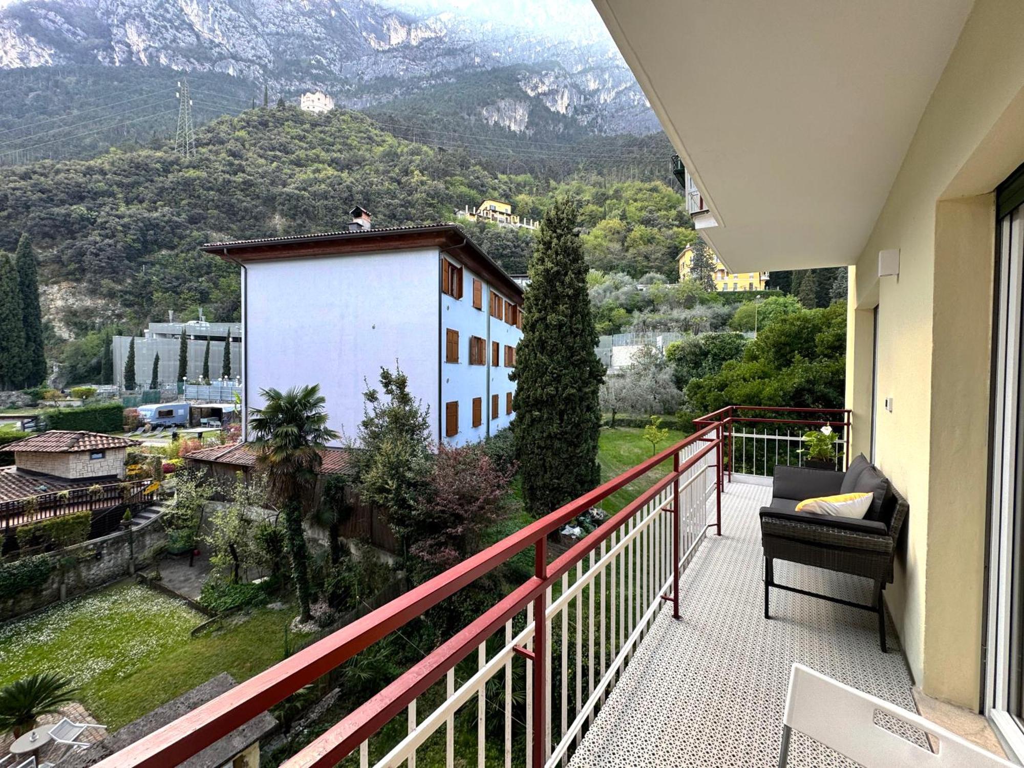 New Apartment In Historical Center Near Lake Riva del Garda Esterno foto