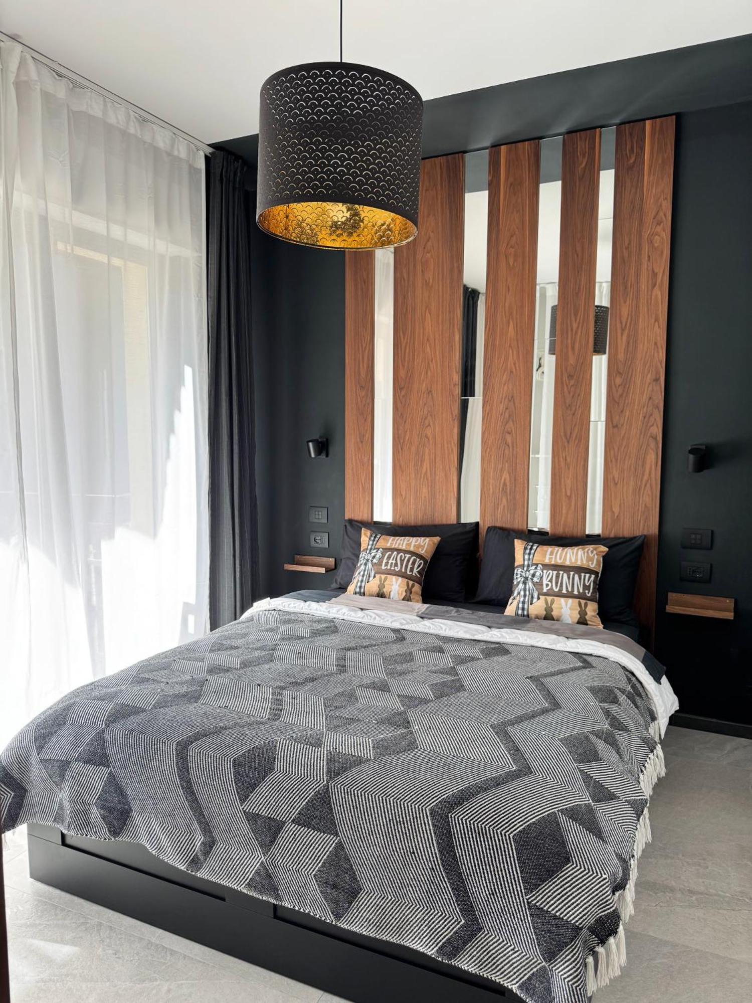 New Apartment In Historical Center Near Lake Riva del Garda Esterno foto