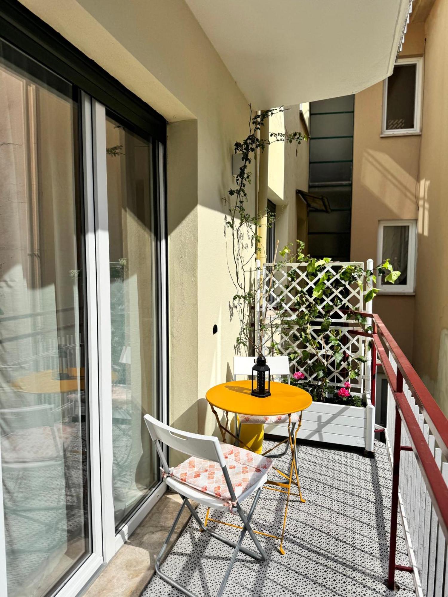 New Apartment In Historical Center Near Lake Riva del Garda Esterno foto