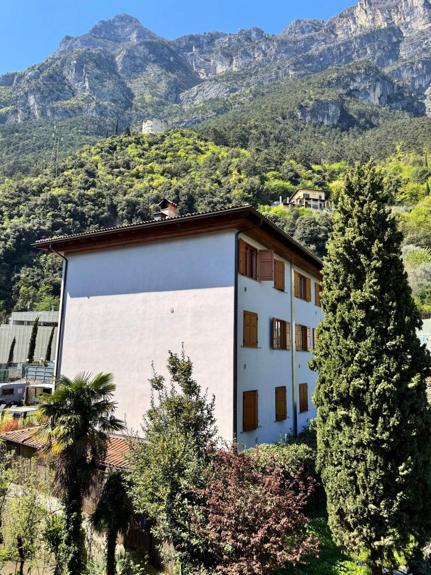 New Apartment In Historical Center Near Lake Riva del Garda Esterno foto