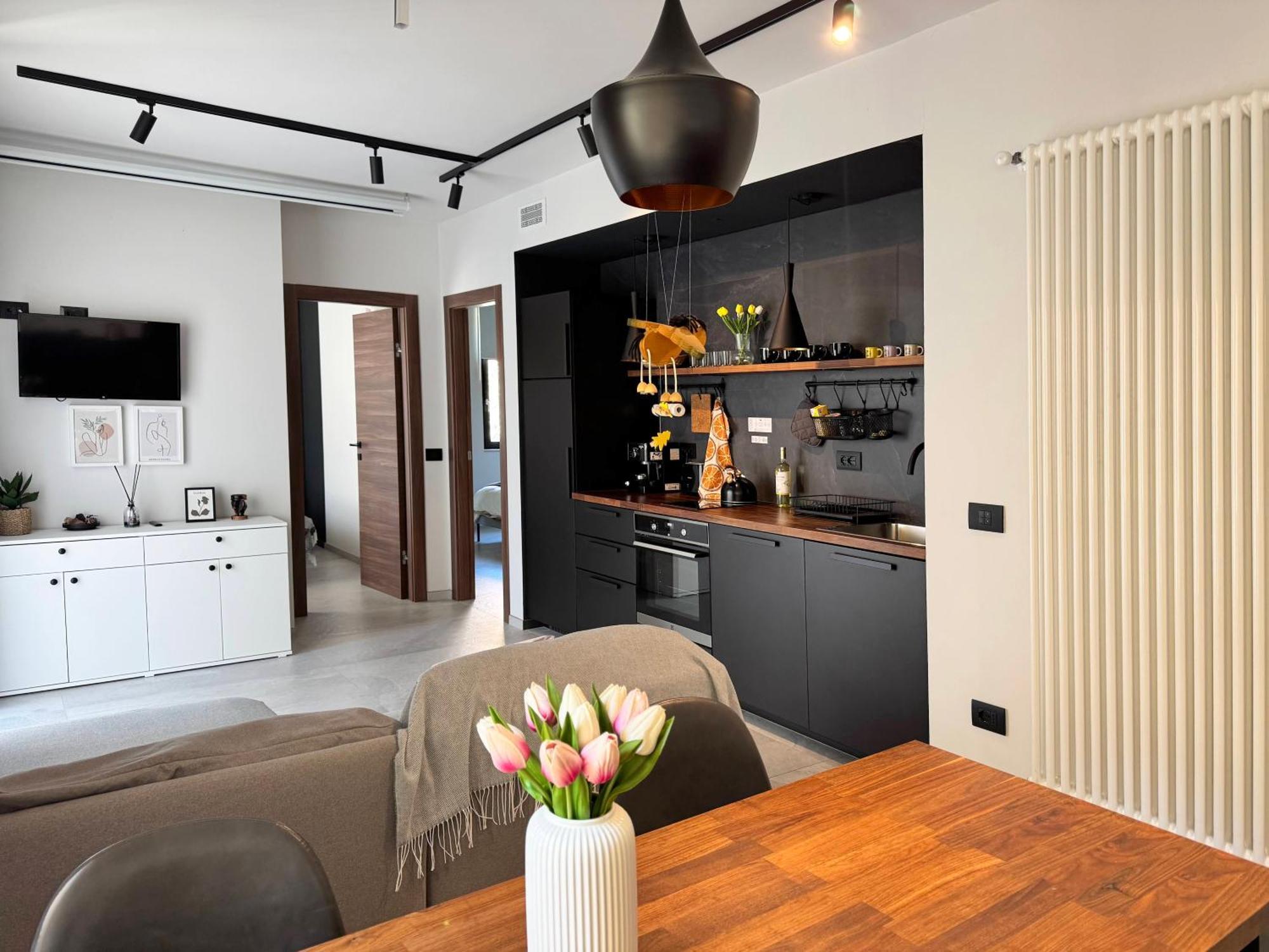 New Apartment In Historical Center Near Lake Riva del Garda Esterno foto